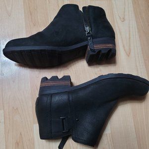 Womens Sorel Emelie booties, size 7, black
